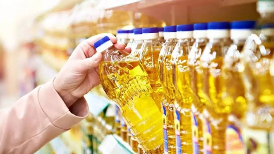 Ayçiçek yağında dev indirim fırsatı! 4 litre ayçiçek yağı 234 TL'ye düştü. Torbasını alan o marketlere koşuyor 2